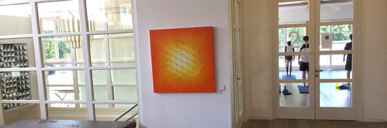 Lange Nacht des Yoga: Birgit Hassel präsentiert Gemälde in der Kaifu Lodge