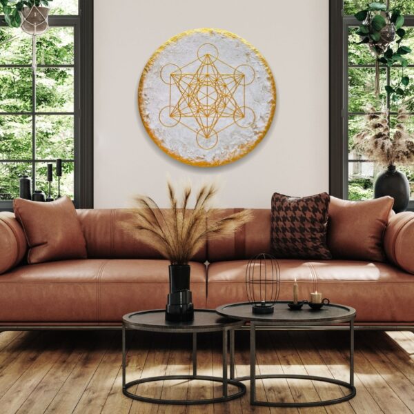 Metatron weiss hinter Ledersofa